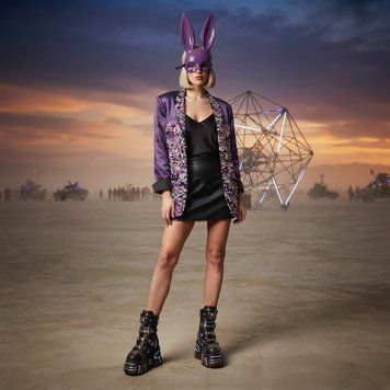 Оренда фестивального костюма на Burning Man та рейв &mdash; прокат фіолетового піджака з паєтками та маскою зайця КПЗ фото